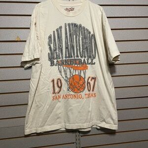 The Clandestine Underground L/XL San Antonio Basketball Cream T-shirt Men’s